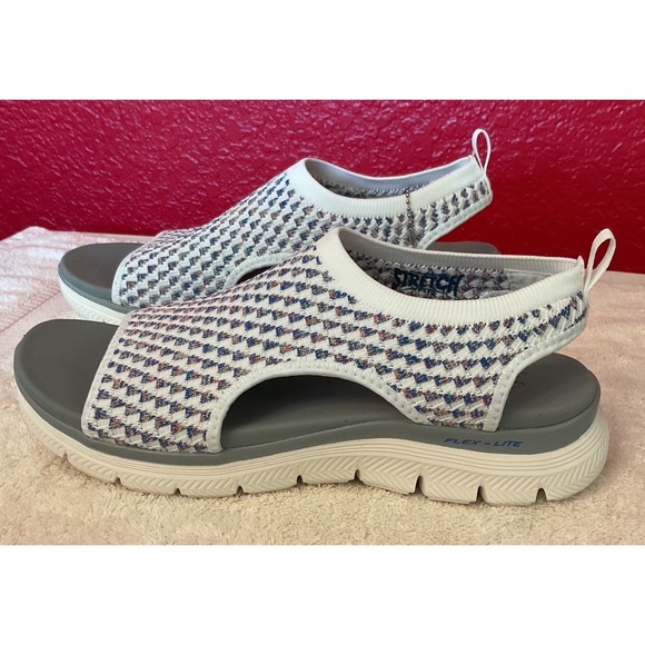 Sketchers Shoes - Skechers Cali Yoga Foam Sandals Size 9